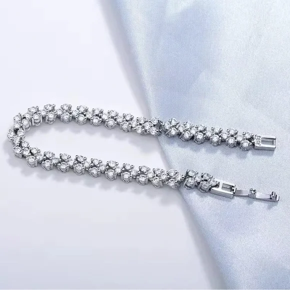 Elegant Silver White Sapphire Diamond Bracelet! - Picture 3 of 5
